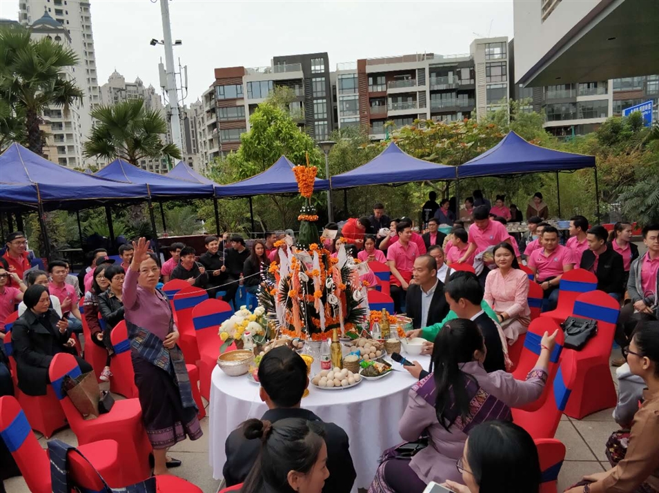 老撾駐南寧總領(lǐng)事館2018年新年拴線祝福儀式現(xiàn)場(chǎng) 老撾駐南寧總領(lǐng)事館2018年新年拴線祝福儀式現(xiàn)場(chǎng)